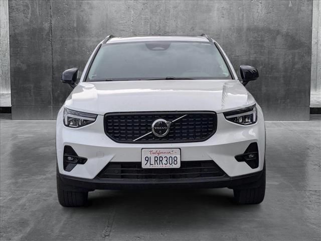 2024 Volvo XC40 Plus Dark Theme