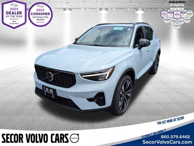 2024 Volvo XC40 Plus Dark Theme