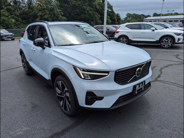 2024 Volvo XC40 Plus Dark Theme