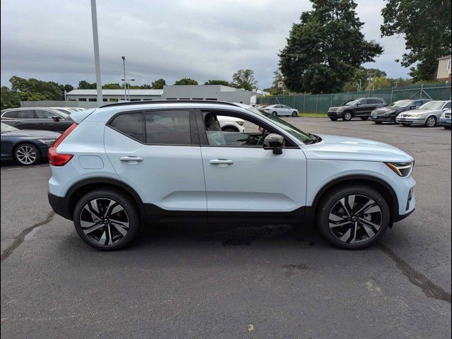 2024 Volvo XC40 Plus Dark Theme