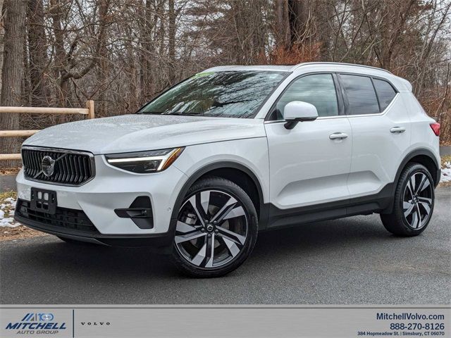 2024 Volvo XC40 Ultimate Bright Theme