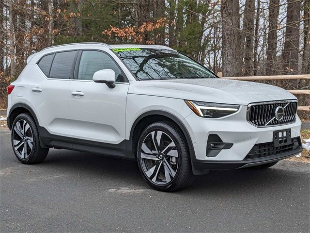 2024 Volvo XC40 Ultimate Bright Theme