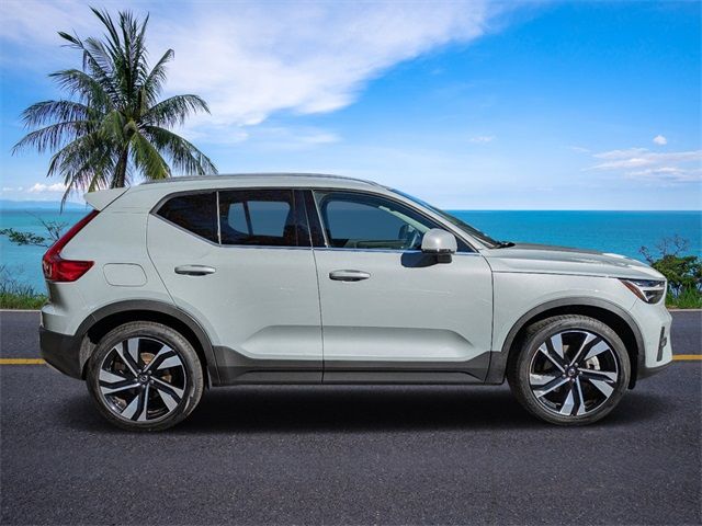 2024 Volvo XC40 Ultimate Bright Theme