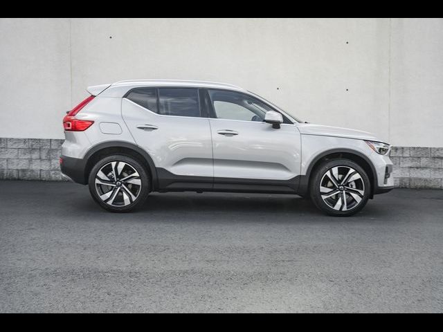 2024 Volvo XC40 Ultimate Bright Theme