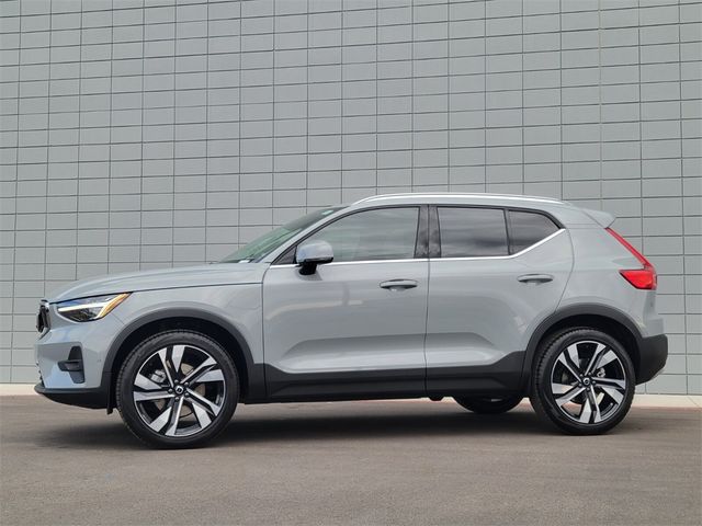 2024 Volvo XC40 Ultimate Bright Theme