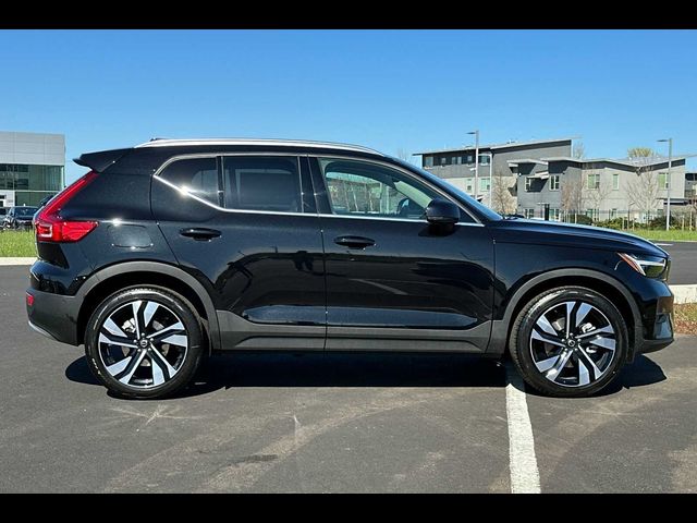 2024 Volvo XC40 Ultimate Bright Theme