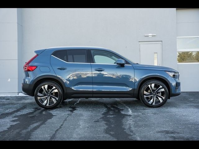 2024 Volvo XC40 Ultimate Bright Theme