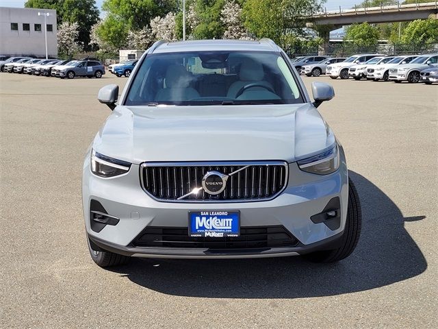 2024 Volvo XC40 Ultimate Bright Theme