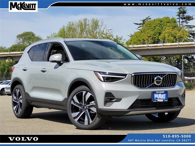 2024 Volvo XC40 Ultimate Bright Theme