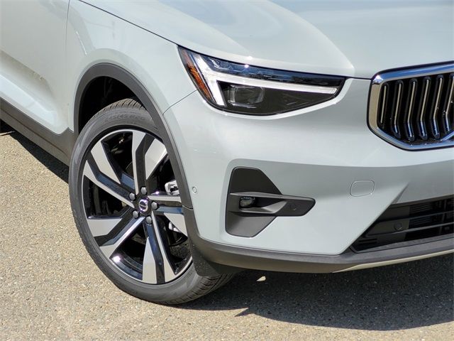 2024 Volvo XC40 Ultimate Bright Theme