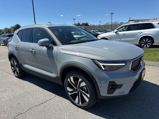 2024 Volvo XC40 Ultimate Bright Theme