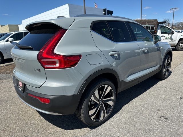 2024 Volvo XC40 Ultimate Bright Theme