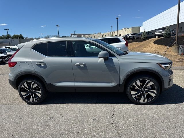 2024 Volvo XC40 Ultimate Bright Theme