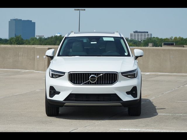 2024 Volvo XC40 Ultimate Bright Theme