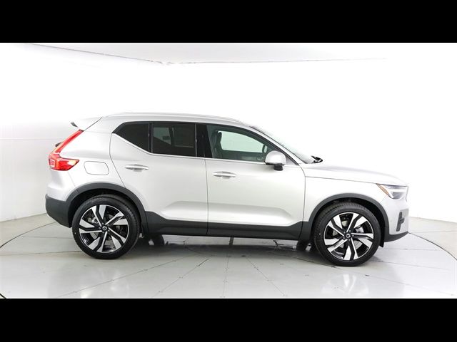 2024 Volvo XC40 Ultimate Bright Theme