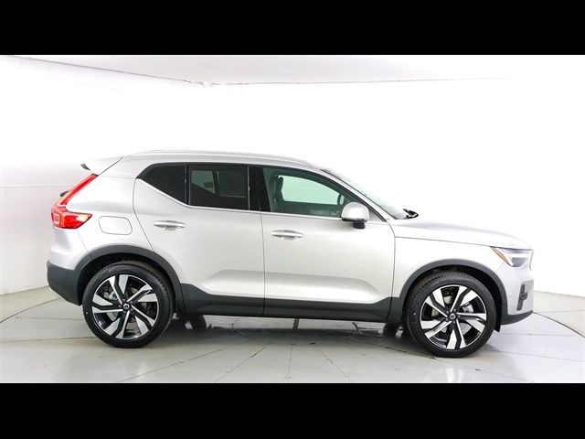 2024 Volvo XC40 Ultimate Bright Theme