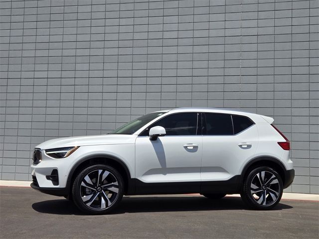 2024 Volvo XC40 Ultimate Bright Theme