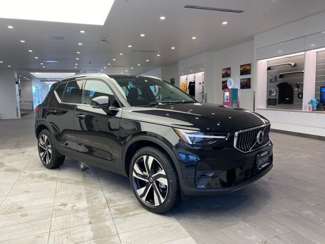 2024 Volvo XC40 Ultimate Bright Theme