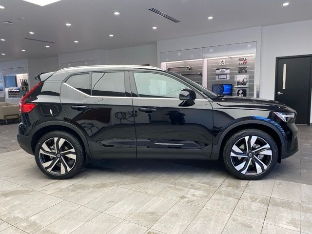 2024 Volvo XC40 Ultimate Bright Theme