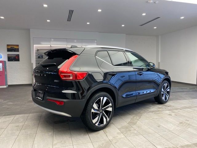 2024 Volvo XC40 Ultimate Bright Theme