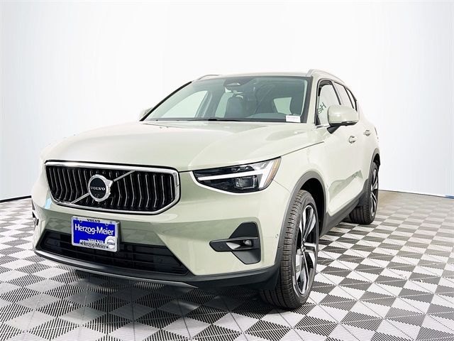 2024 Volvo XC40 Ultimate Bright Theme