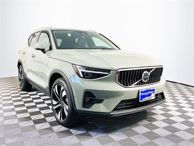 2024 Volvo XC40 Ultimate Bright Theme