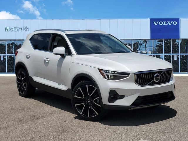 2024 Volvo XC40 Ultimate Bright Theme