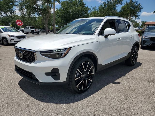 2024 Volvo XC40 Ultimate Bright Theme