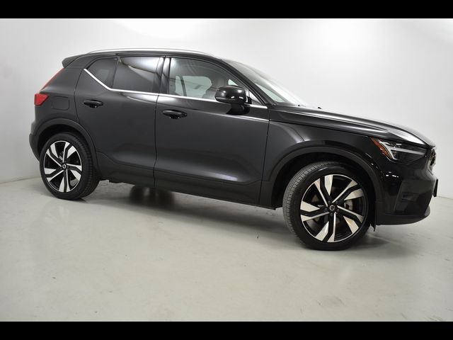 2024 Volvo XC40 Ultimate Bright Theme