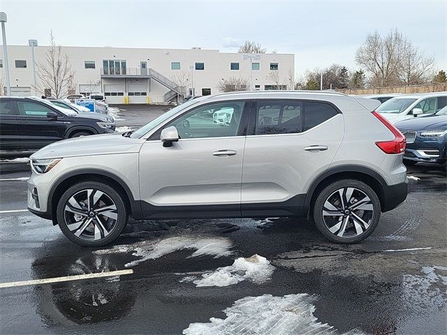 2024 Volvo XC40 Ultimate Bright Theme