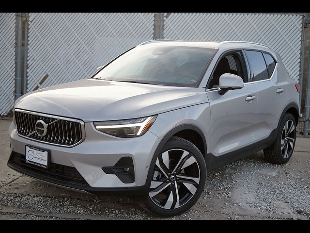 2024 Volvo XC40 Ultimate Bright Theme