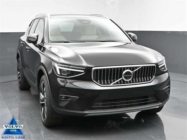 2024 Volvo XC40 Ultimate Bright Theme