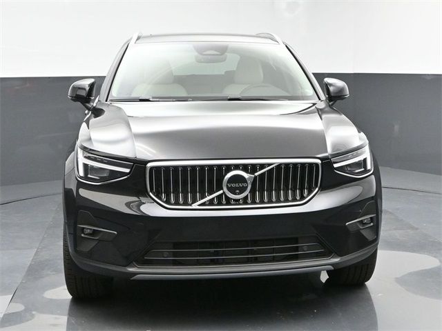 2024 Volvo XC40 Ultimate Bright Theme