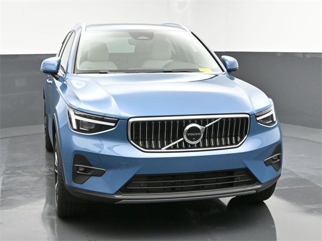 2024 Volvo XC40 Ultimate Bright Theme