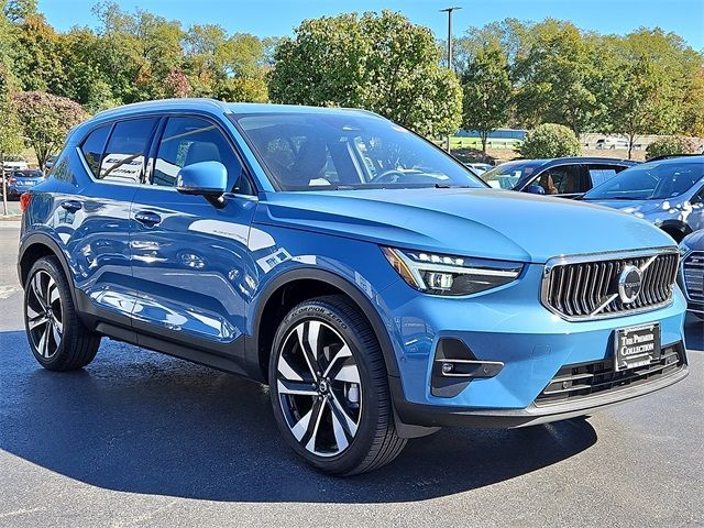 2024 Volvo XC40 Ultimate Bright Theme