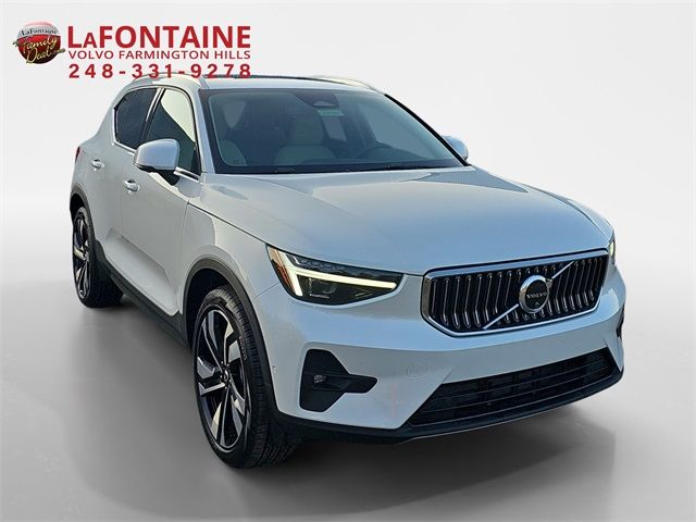 2024 Volvo XC40 Ultimate Bright Theme