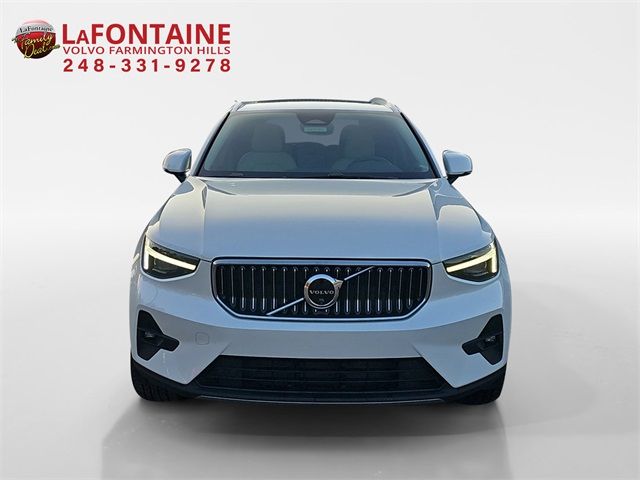 2024 Volvo XC40 Ultimate Bright Theme