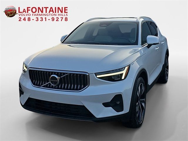 2024 Volvo XC40 Ultimate Bright Theme