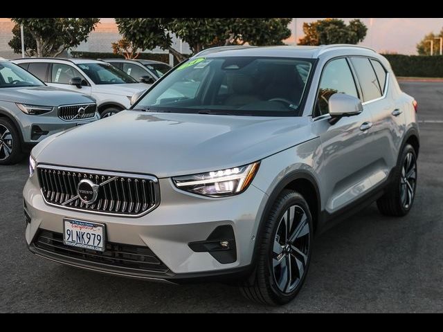 2024 Volvo XC40 Ultimate Bright Theme