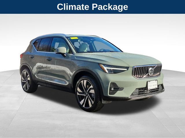 2024 Volvo XC40 Ultimate Bright Theme