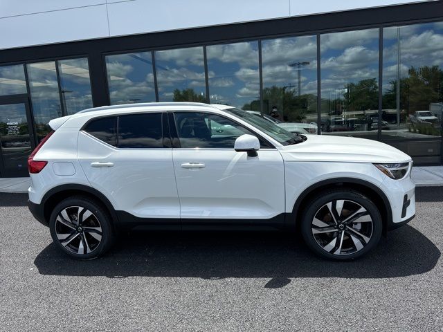 2024 Volvo XC40 Ultimate Bright Theme