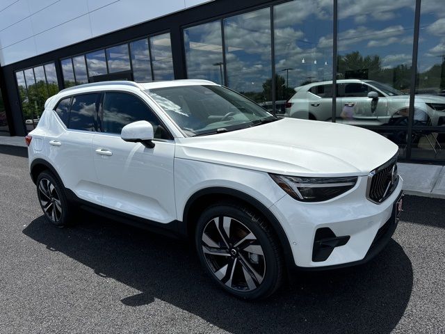 2024 Volvo XC40 Ultimate Bright Theme