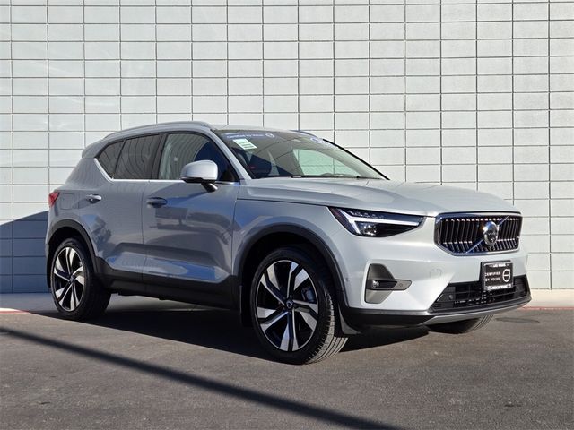 2024 Volvo XC40 Ultimate Bright Theme