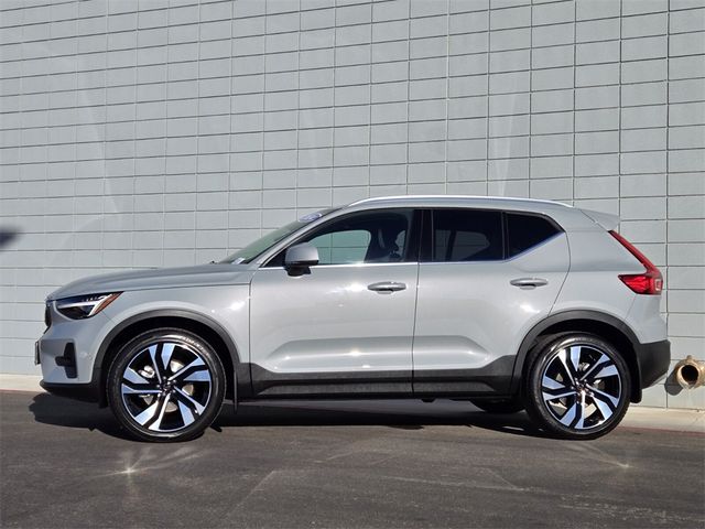 2024 Volvo XC40 Ultimate Bright Theme