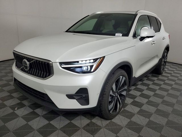 2024 Volvo XC40 Ultimate Bright Theme