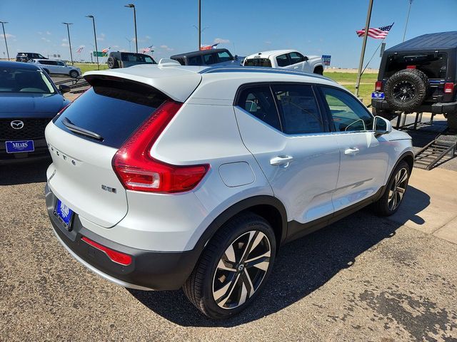 2024 Volvo XC40 Ultimate Bright Theme