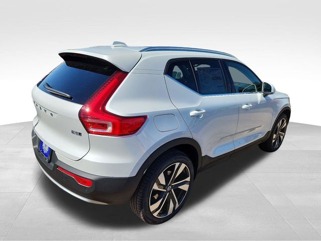 2024 Volvo XC40 Ultimate Bright Theme