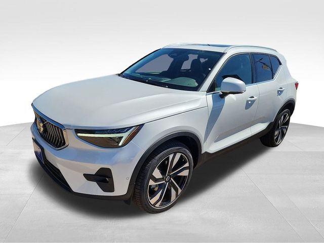 2024 Volvo XC40 Ultimate Bright Theme