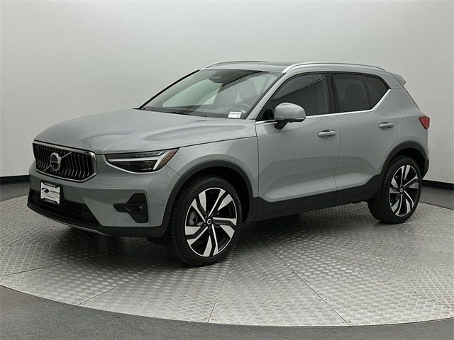 2024 Volvo XC40 Ultimate Bright Theme