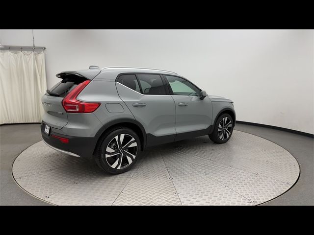 2024 Volvo XC40 Ultimate Bright Theme